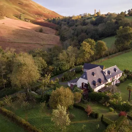 D'hotes Maison Paillet Bed and breakfast