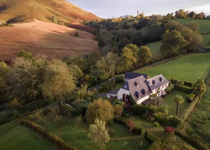 D'hotes Maison Paillet Bed and breakfast